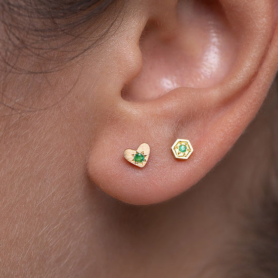 Load image into Gallery viewer, Emerald Hexagon Single Stud
