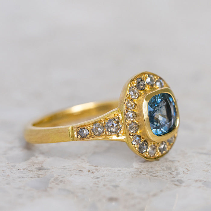 Montana Sapphire Roman Salt and Pepper Ring in 18ct Yellow Gold, Size R and a half (In Stock)