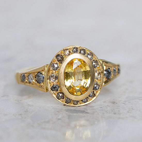 Yellow Sapphire Roman Salt and Pepper Ring in 18ct Yellow Gold, Size M 1/2 (In Stock)