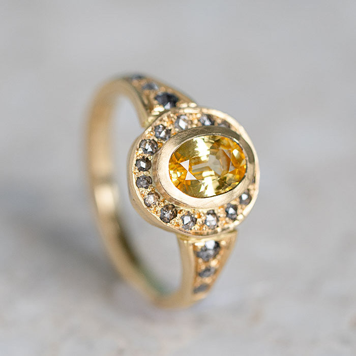 Yellow Sapphire Roman Salt and Pepper Ring in 18ct Yellow Gold, Size M 1/2 (In Stock)
